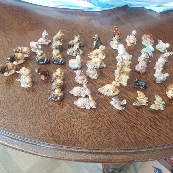 Lot of 47 Wade Whimsies Red Rose Tea Figurines - Picture 1 of 12